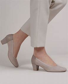 Low-Heeled Shoes