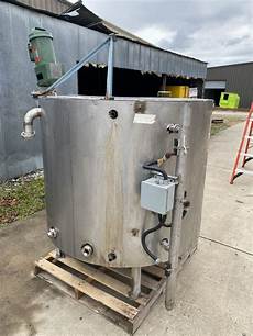 Tank With Mixer